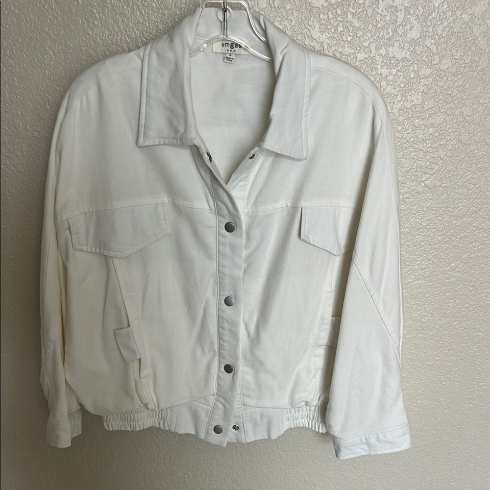 GAP White Jean Jacket Classic Cropped Design